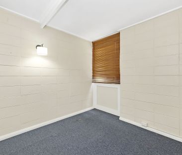 1/126 Henderson Road, Queanbeyan - Photo 3