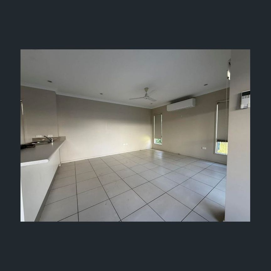 Low maintenance 4 bedroom 2 bathroom home- walking distance to everything essential - Photo 1