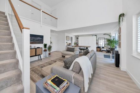 4 bedroom semi-detached house to rent - Photo 3