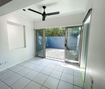 3 Bedroom Unfurnished House in Palm Cove - Photo 2