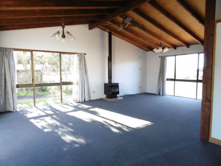 Fantastic Family Home – Western Heights - Photo 2