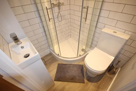 1 bedroom in a house share to rent - Photo 5