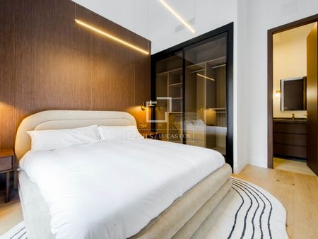 Excellent 2 Bedroom penthouse for rent in Cortes / Huertas, Madrid - Photo 4