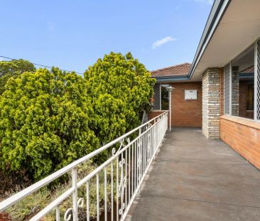 Spacious Spearwood Home With A Pool! - Photo 4