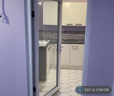 2 bedroom semi-detached house to rent - Photo 6