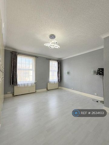 3 bedroom end of terrace house to rent - Photo 4