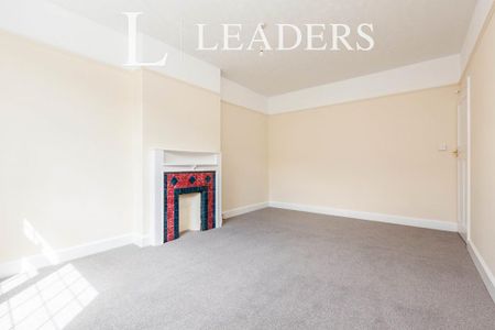3 bedroom flat to rent - Photo 3