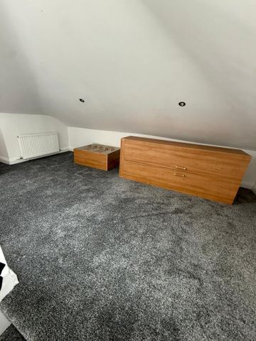 3 bedroom flat to rent - Photo 4