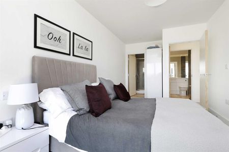 Sandown House High Street, Staines-Upon-Thames, TW18 - Photo 3