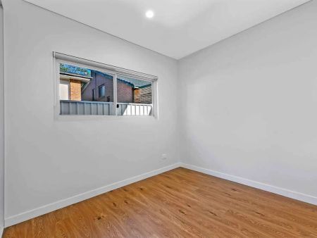 “CLOSE TO STATION” - Photo 4