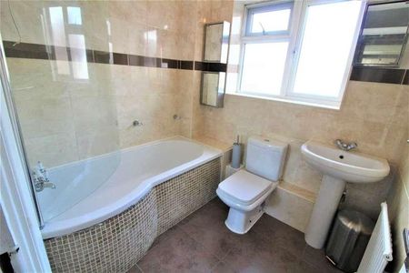 Linton Gardens, Beckton, E6 - Photo 5