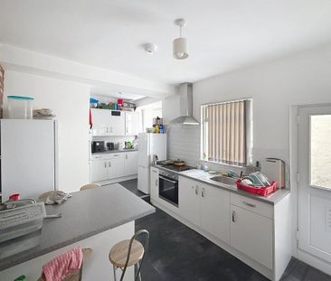 6 bedroom terraced house to rent - Photo 2