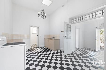 Two Bedroom Home in Sought-After Highgate Location - Photo 4