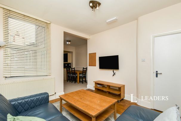 6 bedroom house to rent Hungerton Street, Nottingham, Nottinghamshire, NG7 - Photo 1