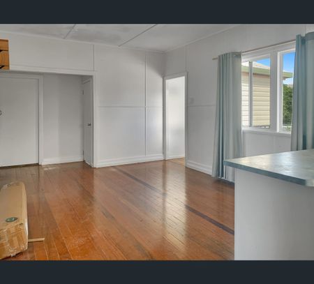217 Ireland Street, Oonoonba, Qld 4811 - Photo 2