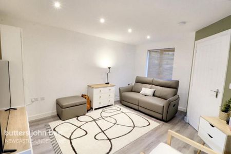 3 bedroom semi-detached house to rent - Photo 2