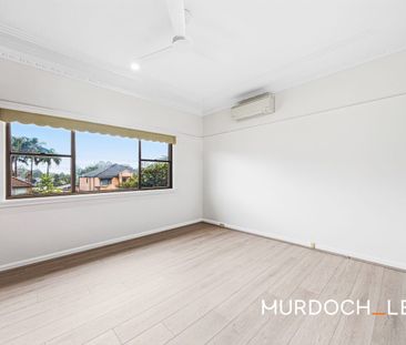 Refurbished 3 bedroom house in convenient location - Photo 2