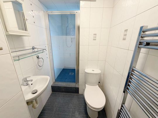 5 bedroom property to rent - Photo 1