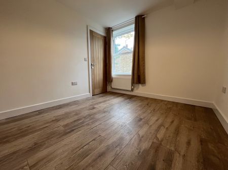 Dove Bank, Uttoxeter - Photo 4