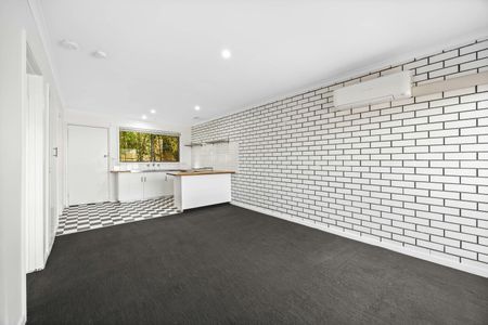 Neat One Bedroom Unit in Convenient Location - Photo 4
