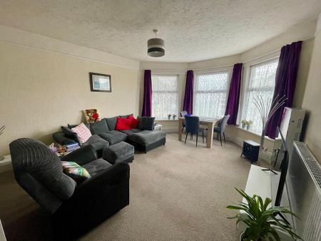 3 bedroom flat to rent - Photo 4