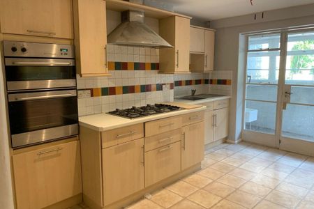 Vicarage Road, Watford - Photo 4