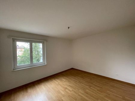 Zentral gelegene Wohnung mit grossem Balkon mit Aussicht - Foto 3
