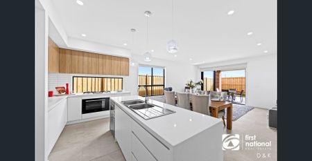 Luxurious Living at its Finest in Alamora Estate - - Photo 2