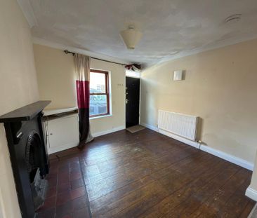 2 bedroom end of terrace house to rent - Photo 2