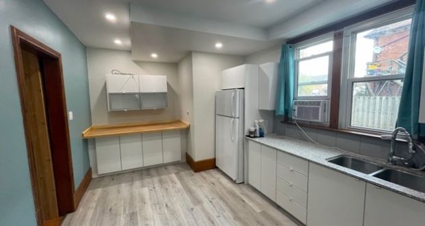 209 Dunlop St W, Unit B Barrie | $1400 per month | Plus Hydro - Photo 1