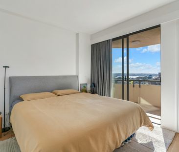 Fully Furnished Designer Penthouse Apartment With Views - Photo 3