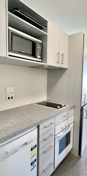Studio Apartment in Peak - Photo 1