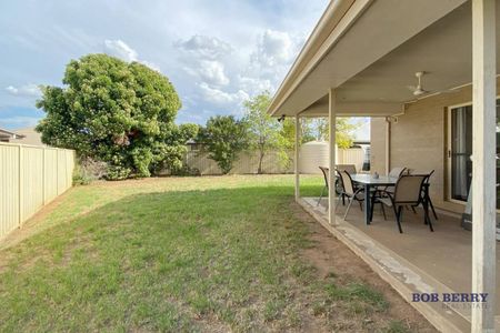 Furnished Three-Bedroom Townhouse in South Dubbo - Photo 4