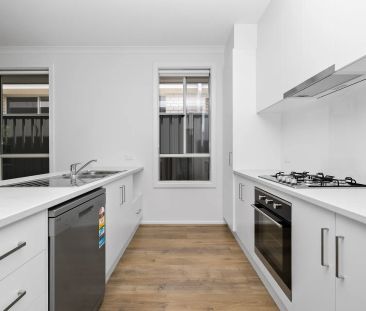 Spacious, Stylish & Brand-New – Family Living at Its Best - Photo 2