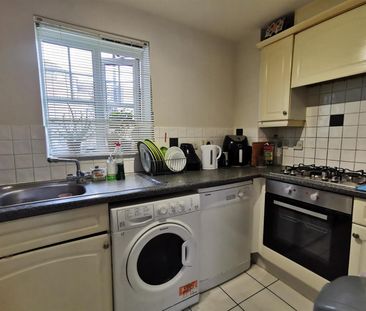 2 bed flat to rent in Symphony Close, Edgware, HA8 - Photo 1