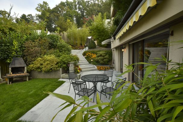 Stilvolle möblierte Wohnung mit wöchentlicher Reinigung an Toplage in Birmensdorf / charming, fully furnished apartment with weekly cleaning and breathtaking view - Photo 1