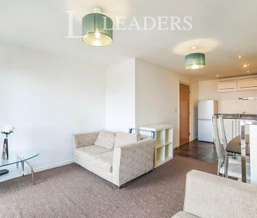 1 bedroom flat to rent - Photo 2