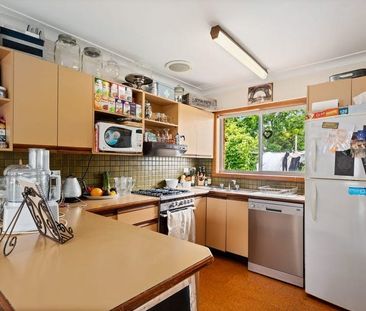 Spacious 3-bedroom Home With Panoramic Views - Photo 2