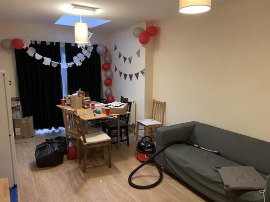 6 bedroom semi-detached house to rent - Photo 1