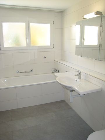 Schöne und grosszügige 3.5-ZWG im EG zu vermieten - Foto 2