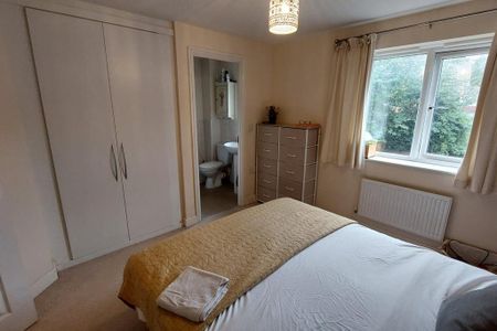 3 bedroom semi-detached house to rent - Photo 5