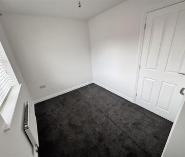 2 bedroom end of terrace house to rent - Photo 4