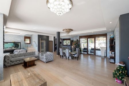 6 Bedroom Villa For Rent in San Pedro de Alcántara, Málaga - Photo 5