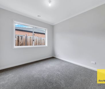 Modern & Stylish 4-Bedroom Home in Tarneit! - Photo 3