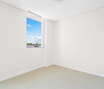 One bedroom plus partitioned study room with external window - Photo 6