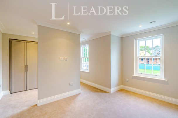 Broadoaks Park, KT14 - Photo 1