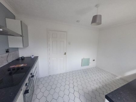 2 bedroom terraced house to rent - Photo 3