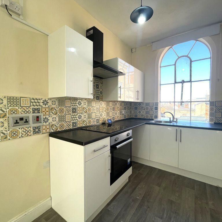 2 bedroom flat to rent - Photo 1