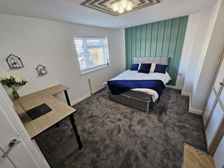 1 bedroom in a house share to rent - Photo 2