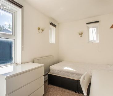 6 bedroom terraced house to rent - Photo 5